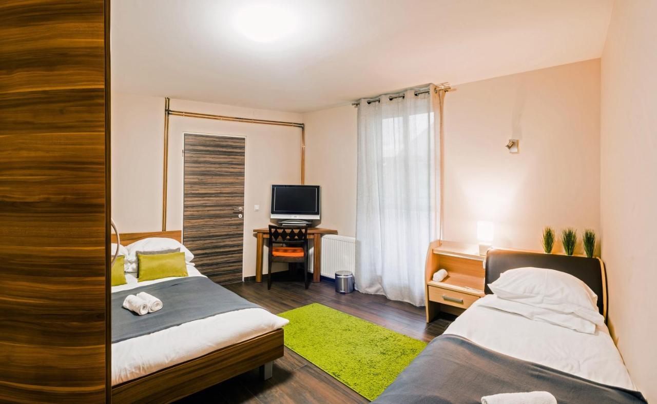 Rooms Verde Petrovče エクステリア 写真
